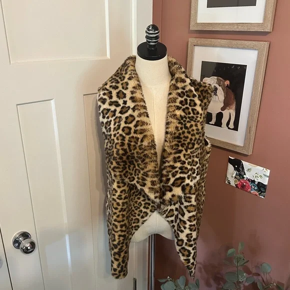 Velvet by Graham & Spencer faux fur & suede animal print pockets Medium vest - Picture 2 of 12